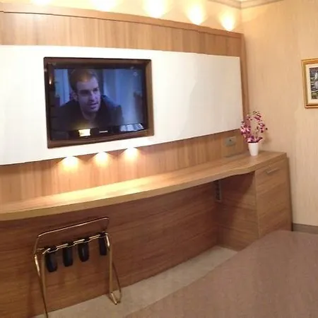 מלון Vela D'oro Dependence 2*